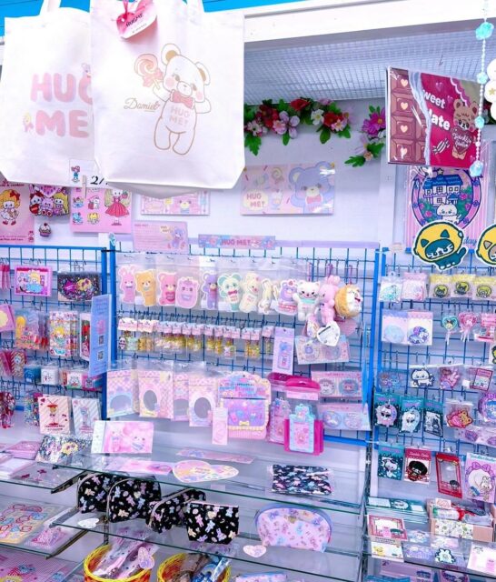 広島尾道のかわいい雑貨屋さん「パピプペハウス」さまにてハグミー商品多数お取り扱いいただいています🌟
ほかにもかわいい雑貨がたくさん🎀機会があればぜひ行ってみてください〜💖
#domiel #hugme #ドミール #ハグミー #ハグミーベア #パピプペハウス #広島 #尾道 #雑貨屋 #ファンシー #kawaii